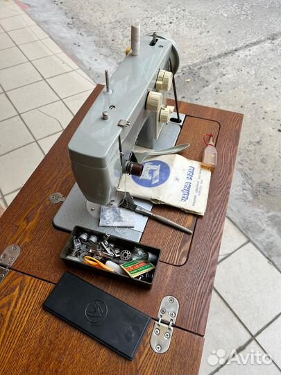 Швейная машинка чайка 142м