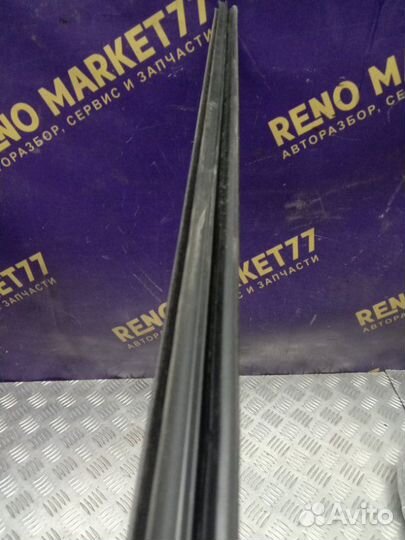 Уплотнитель стекла двери передний левый Renault