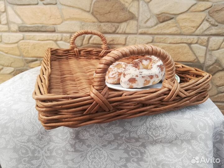 Поднос с плетенным дном