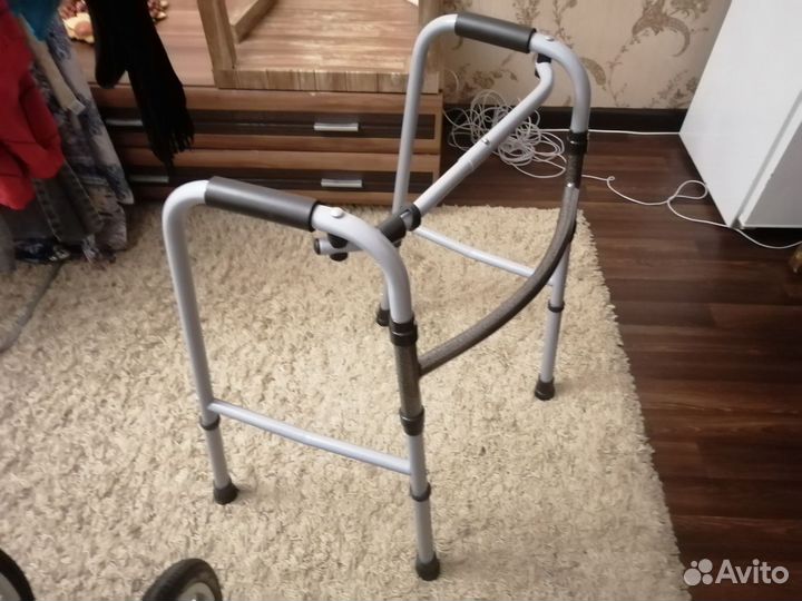 Ходунки для взрослых шагающие