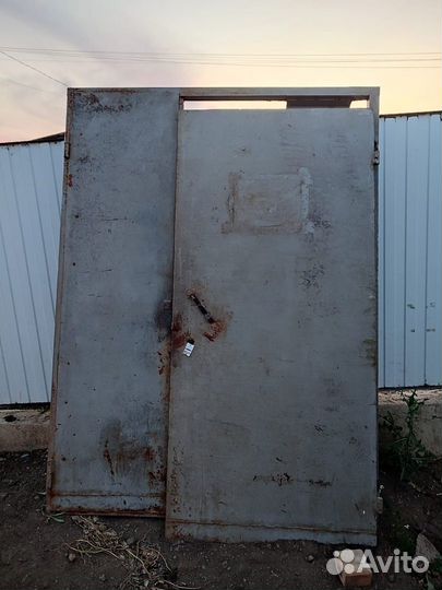 Железная металлическая дверь бу