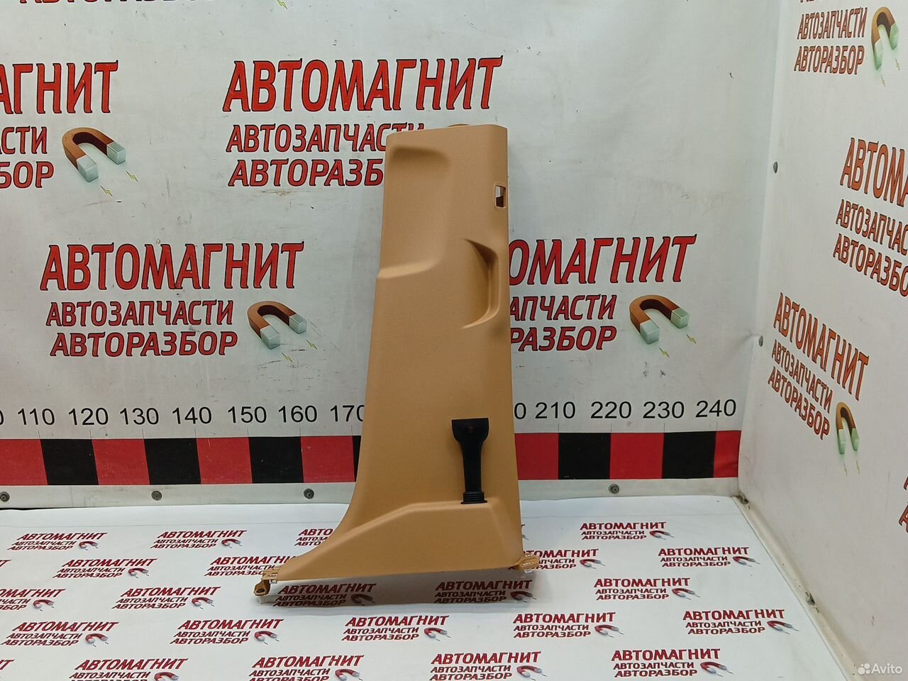 Обшивка центральной стойки правая Voyah Dream