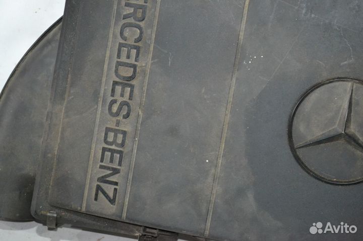 Корпус воздушного фильтра Mercedes E420