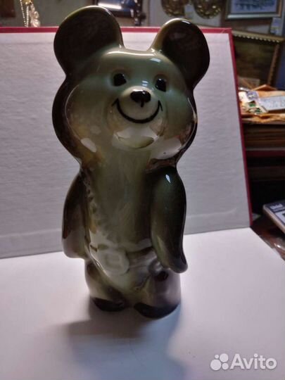 Статуэтки форфоровые Медведи и рыбы