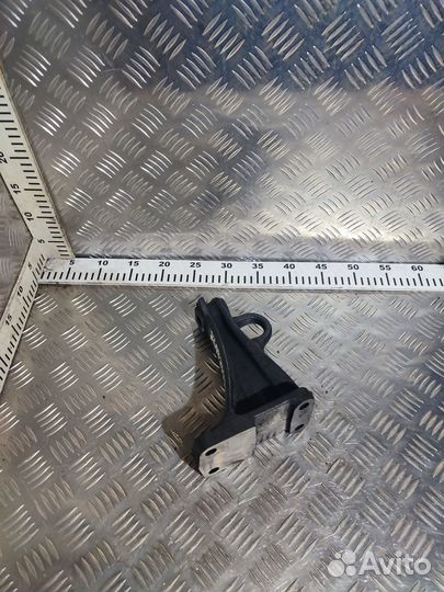 Кронштейн двс MAN 51192103071