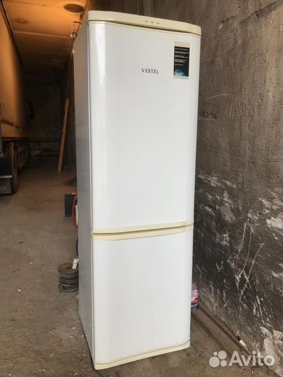 Холодильник Vestel