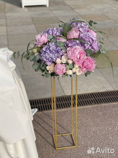 Аренда свадебного декора стойки арки