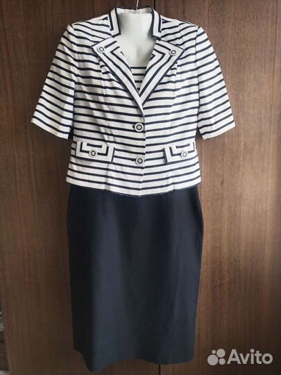 Женская одежда. Костюмы, платья