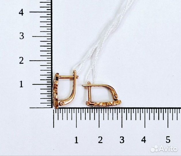 Золотые серьги с камнем