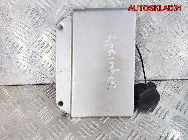 Лючок бензобака Mercedes Benz Sprinter 9017500003