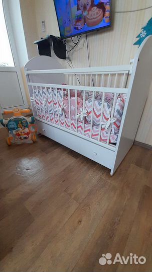 Детская кроватка с комодом