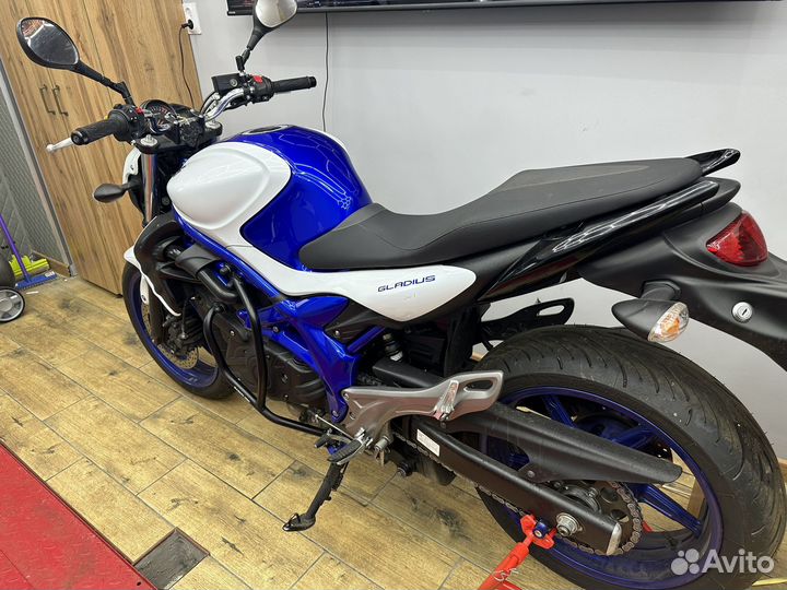 Suzuki gladius 400