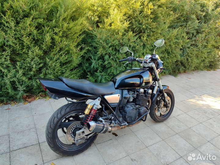 Yamaha XJR400R