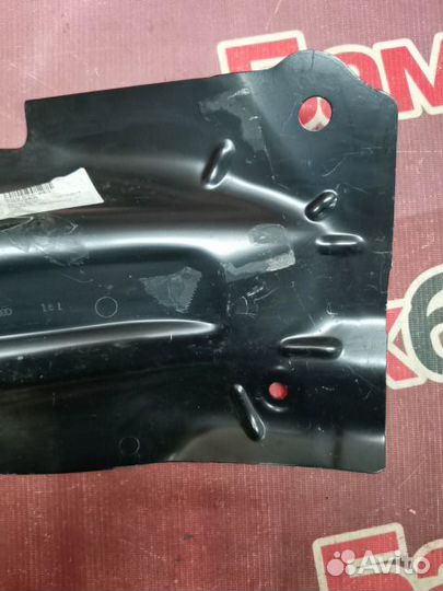 Панель пола Audi Q5