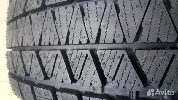 Bridgestone Blizzak DM-V3 275/40 R22 107T