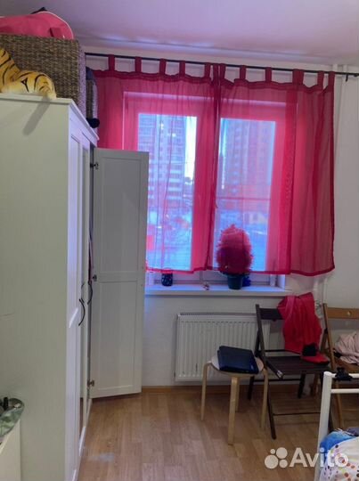 Красные занавесы IKEA