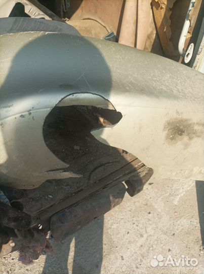 Бампер задний Toyota Avensis 1 универсал