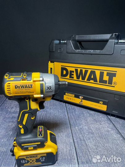 Аккумуляторный гайковерт dewalt