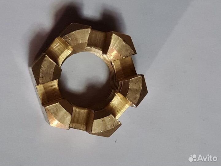 Гайка крепления Yamaha 20-30, F20-25 90171-14013