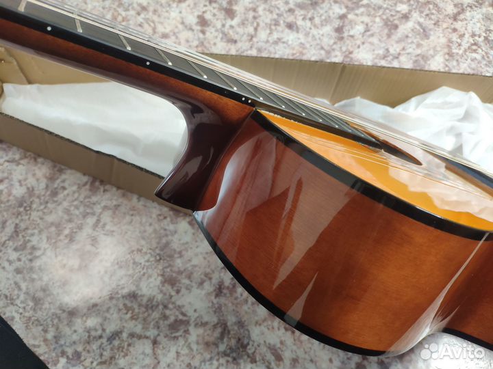 Новая Yamaha C40 (классическая гитара)