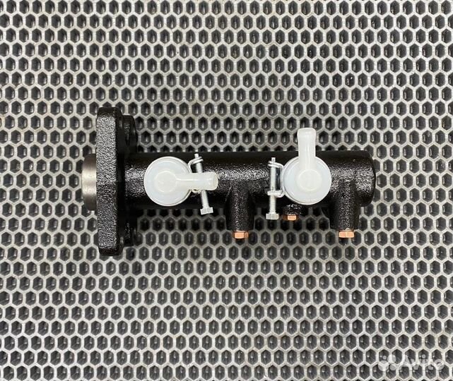 Главный тормозной цилиндр Mitsubishi MB295340