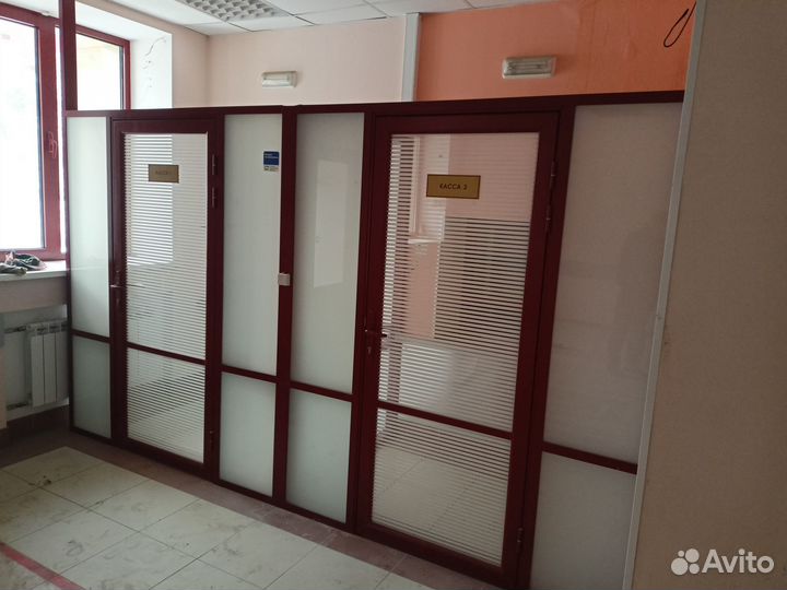 Алюминиевая профильная перегородка с дверьми