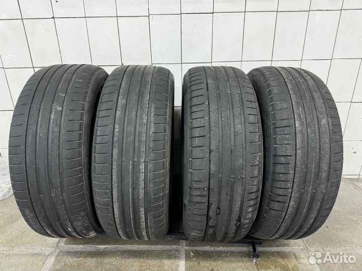 Pirelli P Zero PZ4 235/50 R19 99V