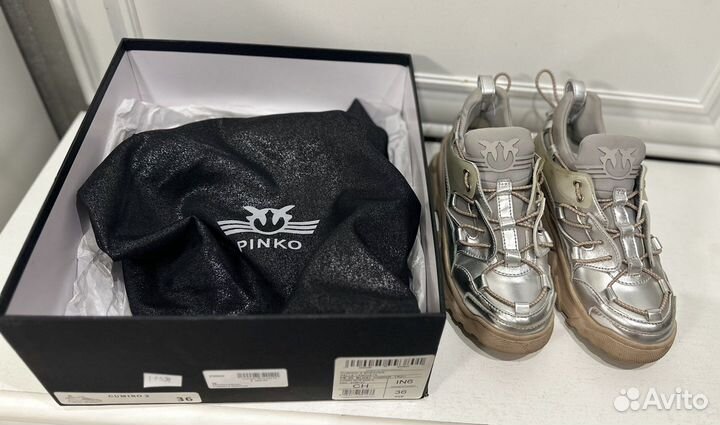 Кроссовки женские