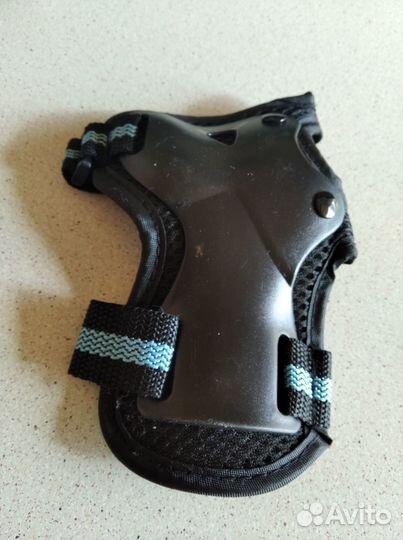 Защитный набор: наколенники, налокотники, запястье