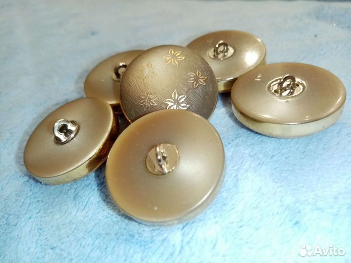 Пуговицы новые