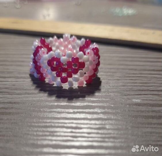 Кольца и фигурки из бисера