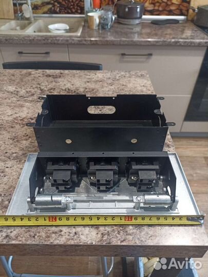 Встраиваемый в столешницу выдвижной удлинитель