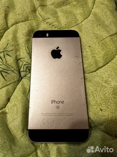 Телефон iPhone SE