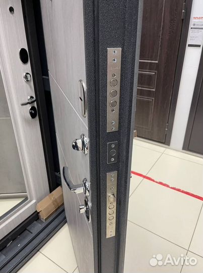 Дверь входная металлическая