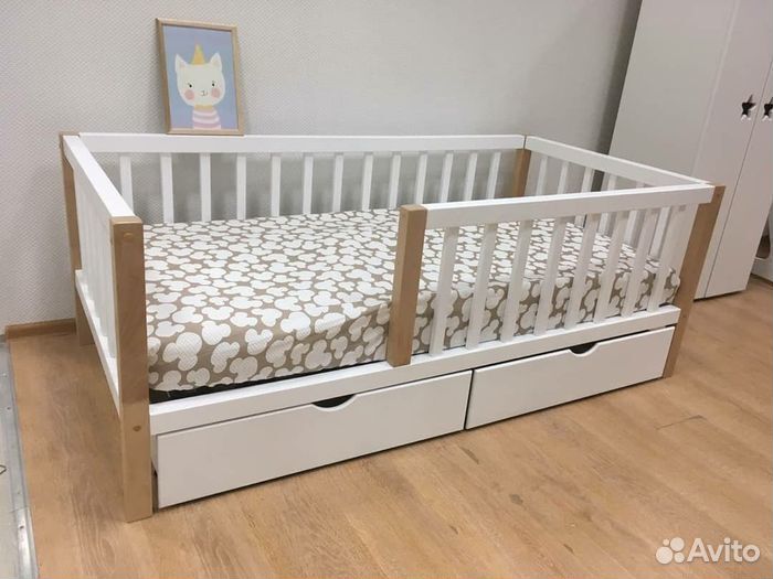 Кроватка высокий борт для малыша из массива сингл