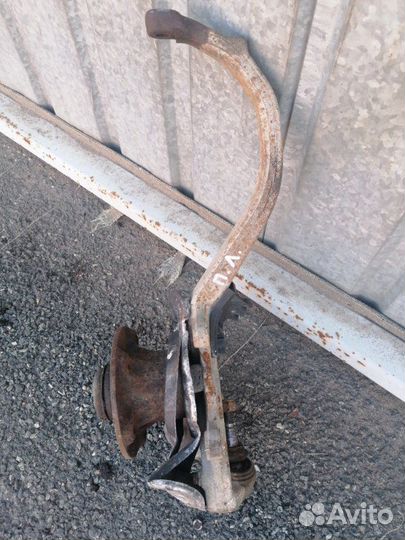 Кулак поворотный передний левый передний левый