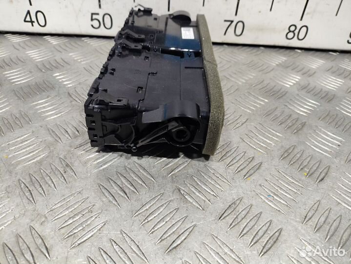 Б/У Дефлектор воздушный центральный VW T-Cr#001