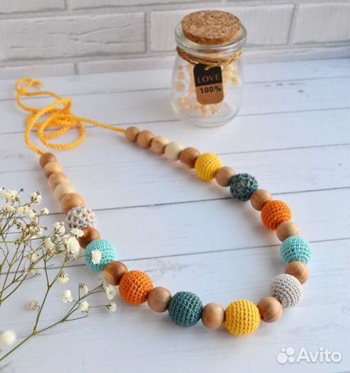 Слингобусы из можжевеловых бусин