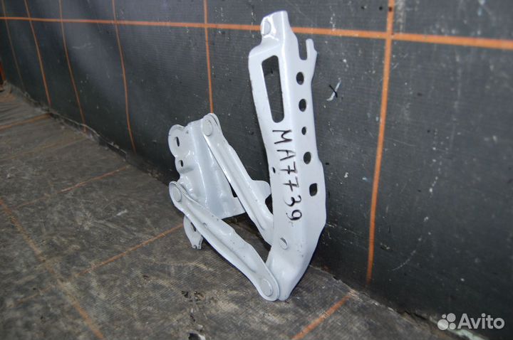 Петля капота левая - Skoda Superb 3