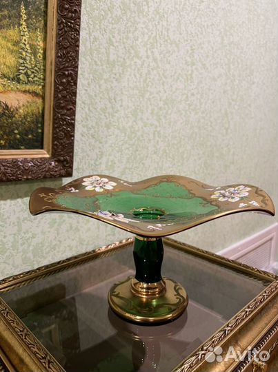 Ваза для фруктов на ножке