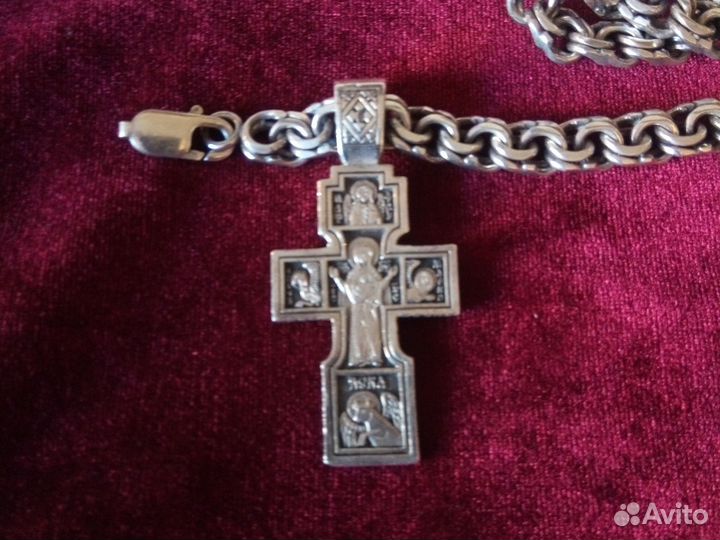 Серебряная цепь с крестом
