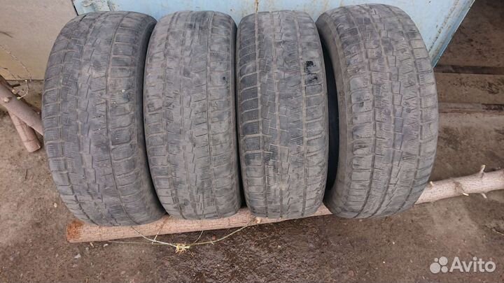 Kapsen SnowShoes AW33 215/55 R17 94H