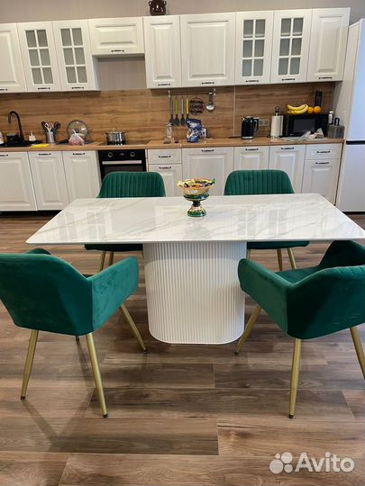 Стол c дизайнерской ножкой Вельвет