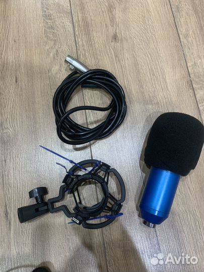 Микрофон студийный bm800