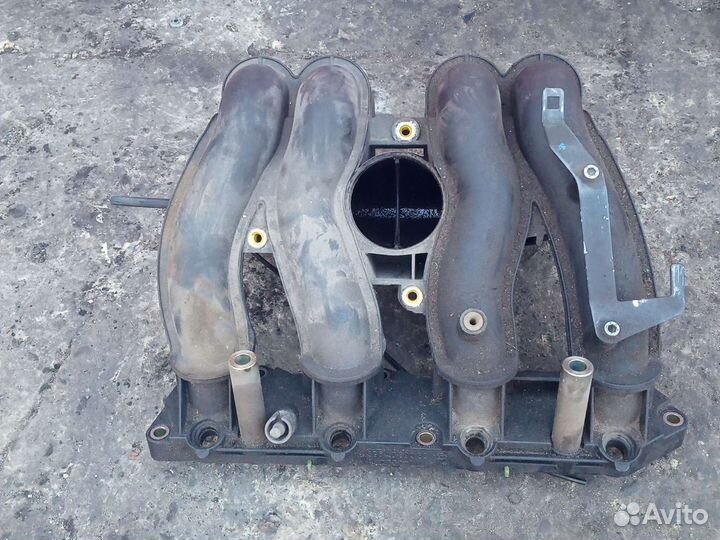 Коллектор впускной Mersedes OM 111 2.0 i