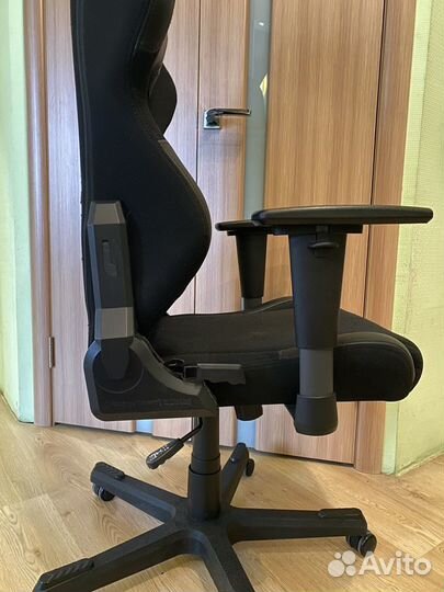 Игровое кресло DXRacer