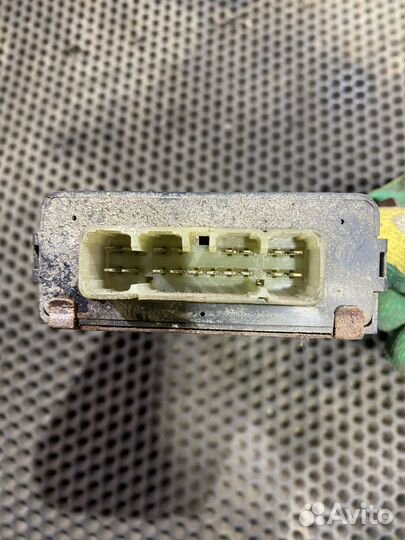 Блок управления стеклом багажника Toyota 4Runner