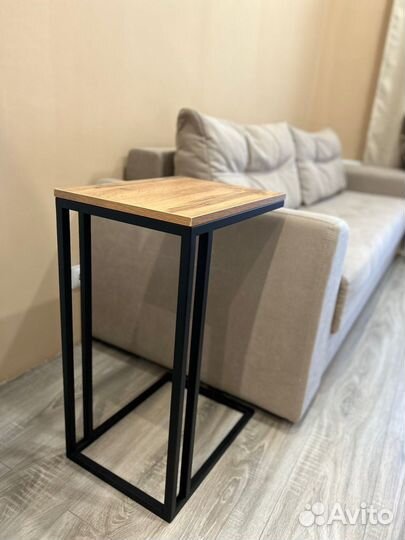 Прикроватный столик
