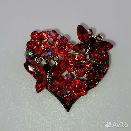 Брошь сердце