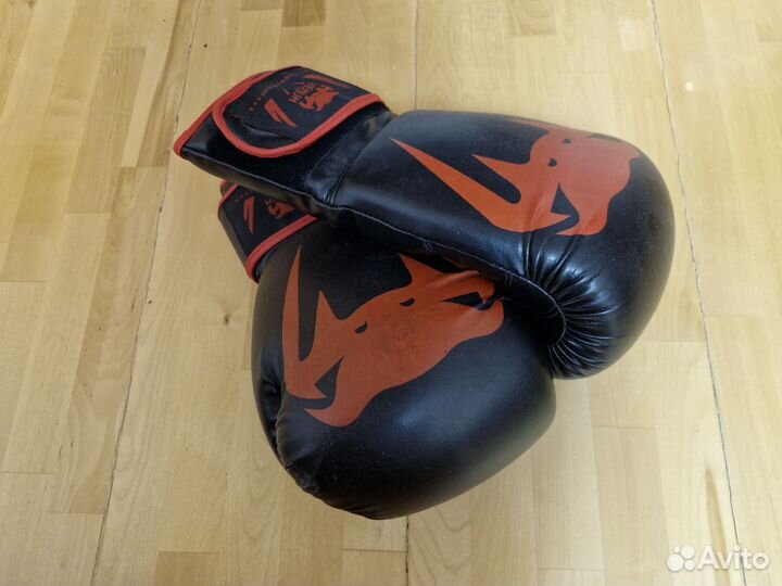 Боксерские перчатки Venum 16 oz